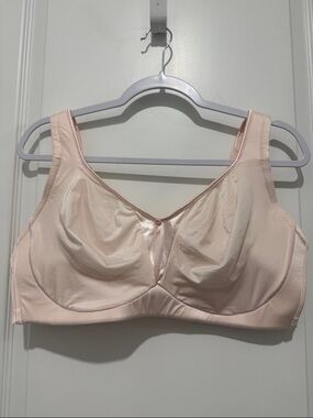 Olga Soft Full-Coverage Wireless Bra in Light Blush 42DD - NWOT
